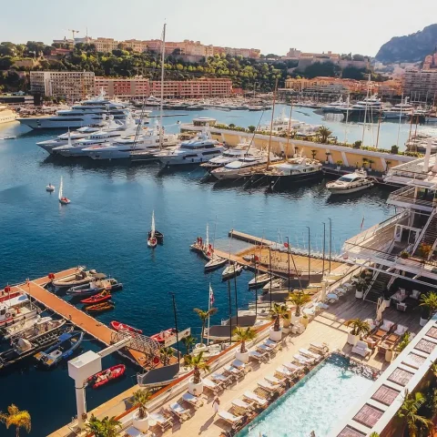 Comparer villas et résidences privées des stars sur la Côte
