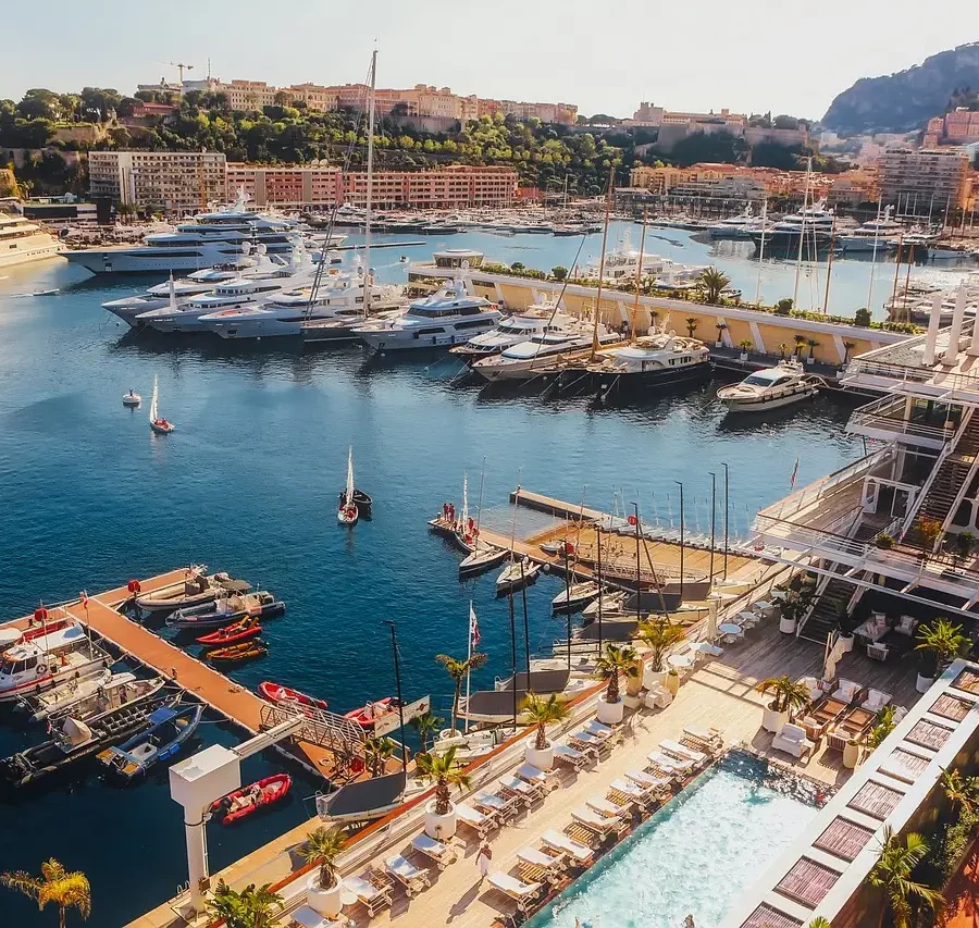 Comparer villas et résidences privées des stars sur la Côte