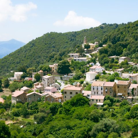 Pourquoi la Corse est-elle devenue une destination prisée cet été ?