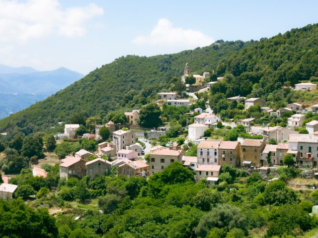 Pourquoi la Corse est-elle devenue une destination prisée cet été ?