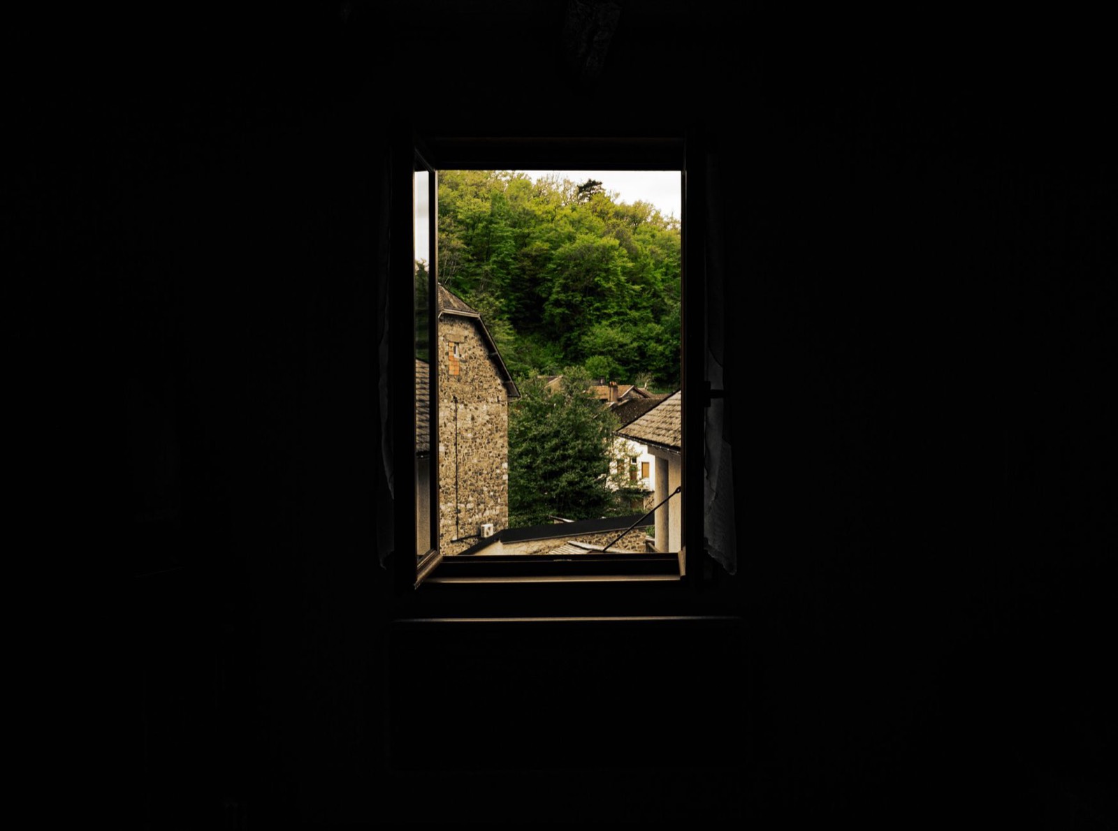 Chambre d'hôtel simple à la campagne en Auvergne