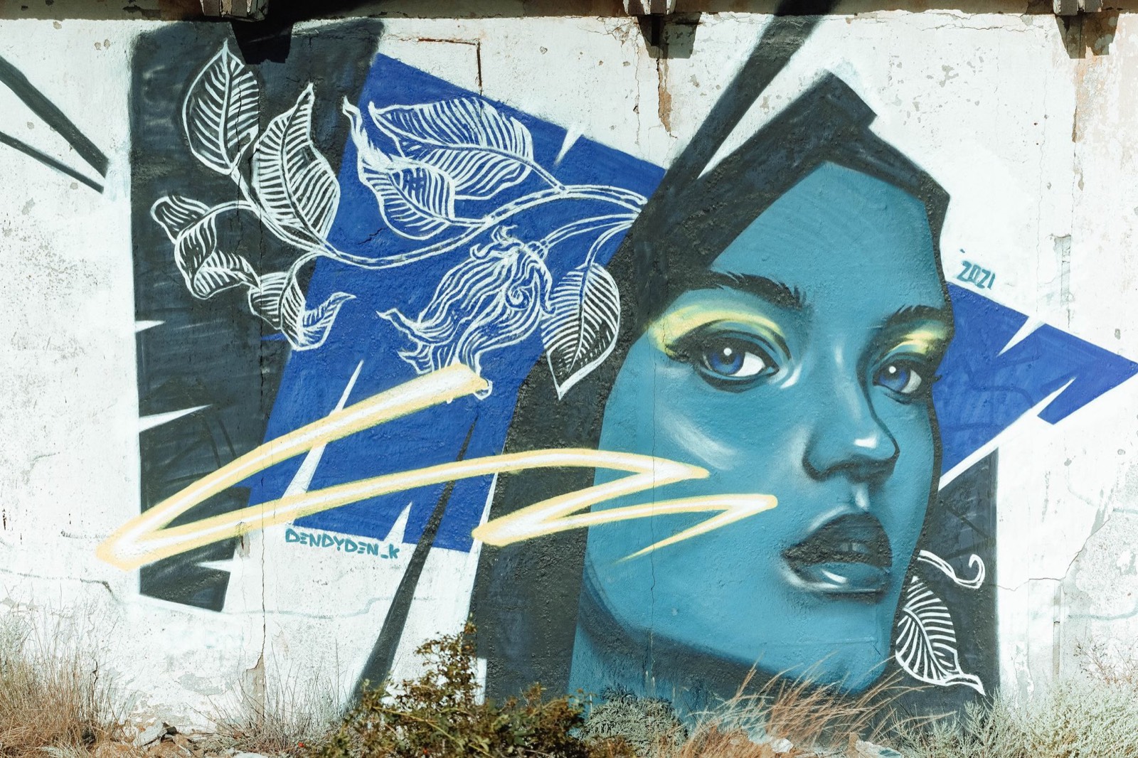 portrait personnalisé façon street art aux couleurs vives sur un mur