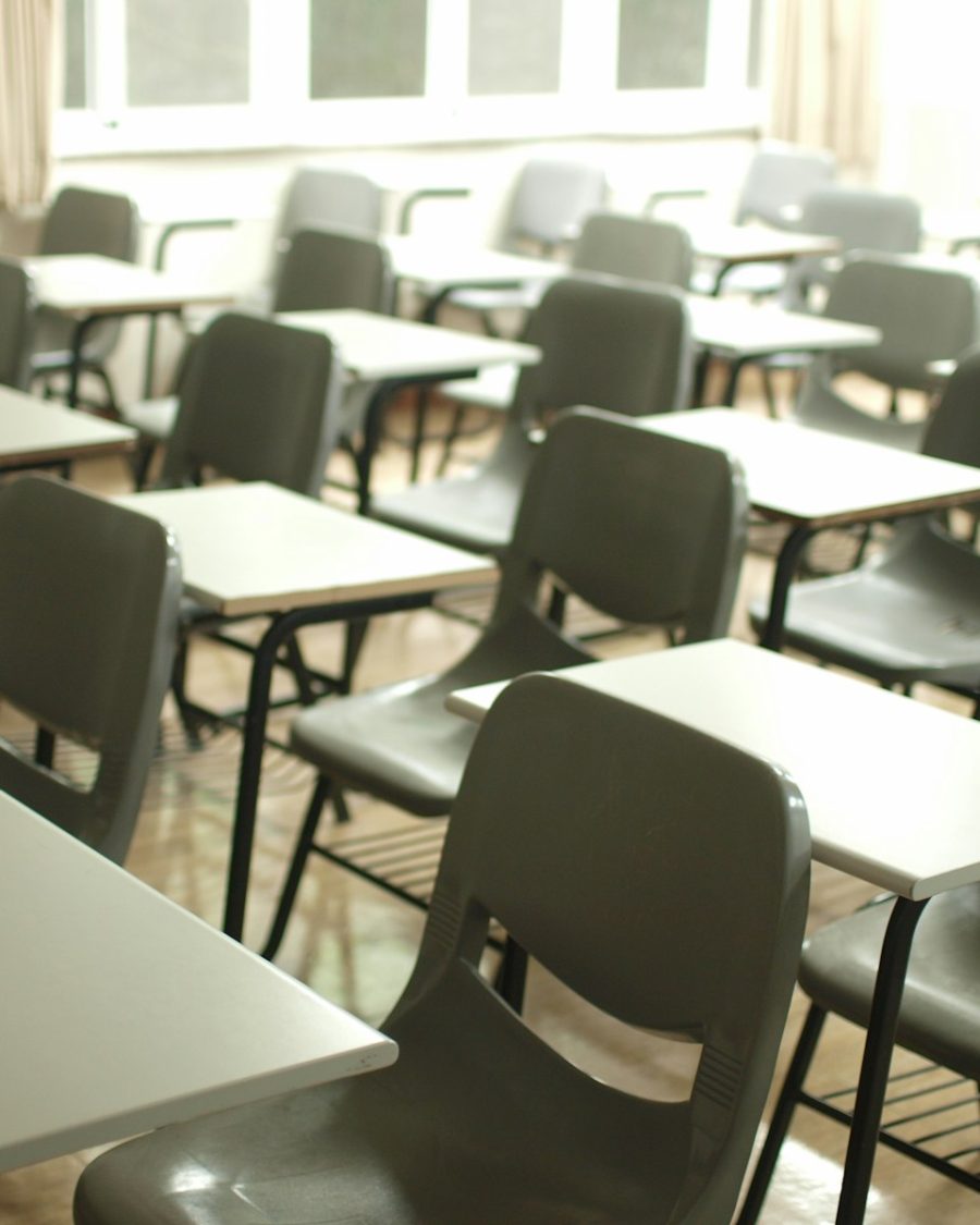 Roman Doduik révèle les violences physiques qui ont marqué son enfance : un témoignage poignant sur le harcèlement scolaire