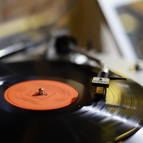 Entretien des disques vinyles : nettoyage et stockage